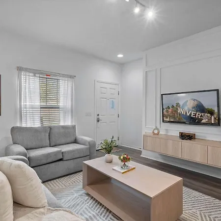 Modern 3 Bed Villa Newly Renovated Prime Location